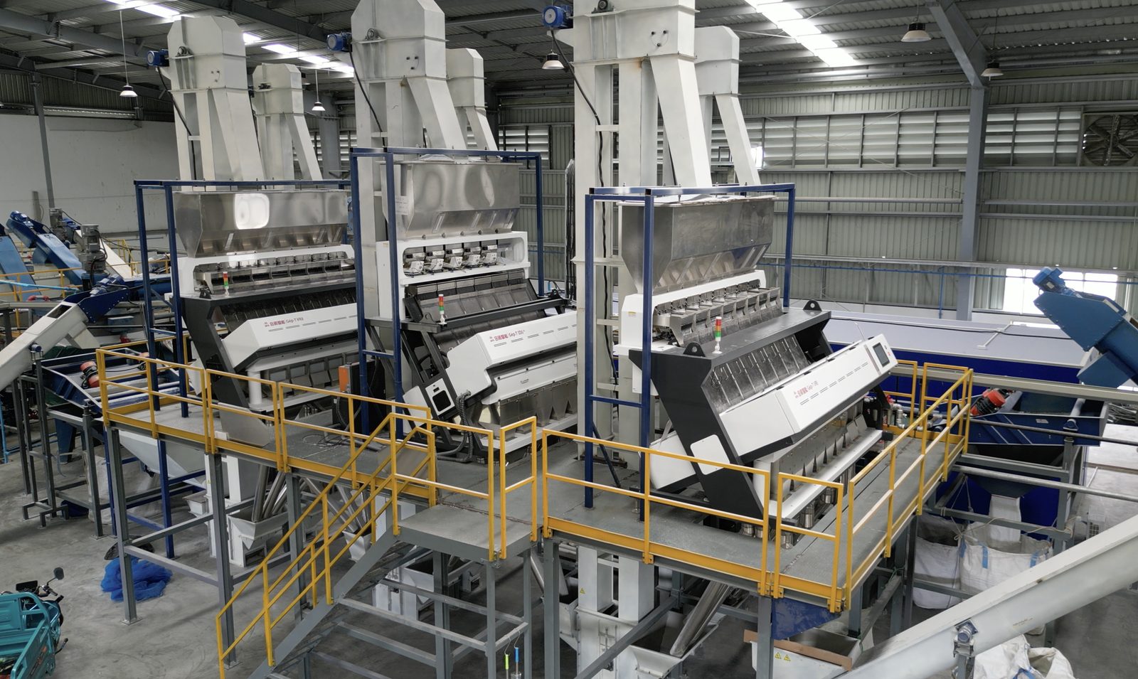 Modern AI sorting machines at Plasticcycle